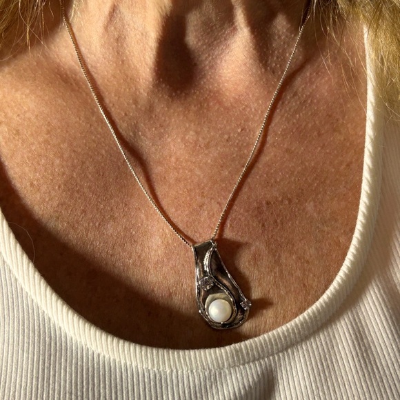 Elegant Sterling Silver Teardrop Pearl Pendant Necklace - Picture 2 of 7